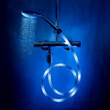 Le flexible de douche qui s'illumine au passage de l'eau !